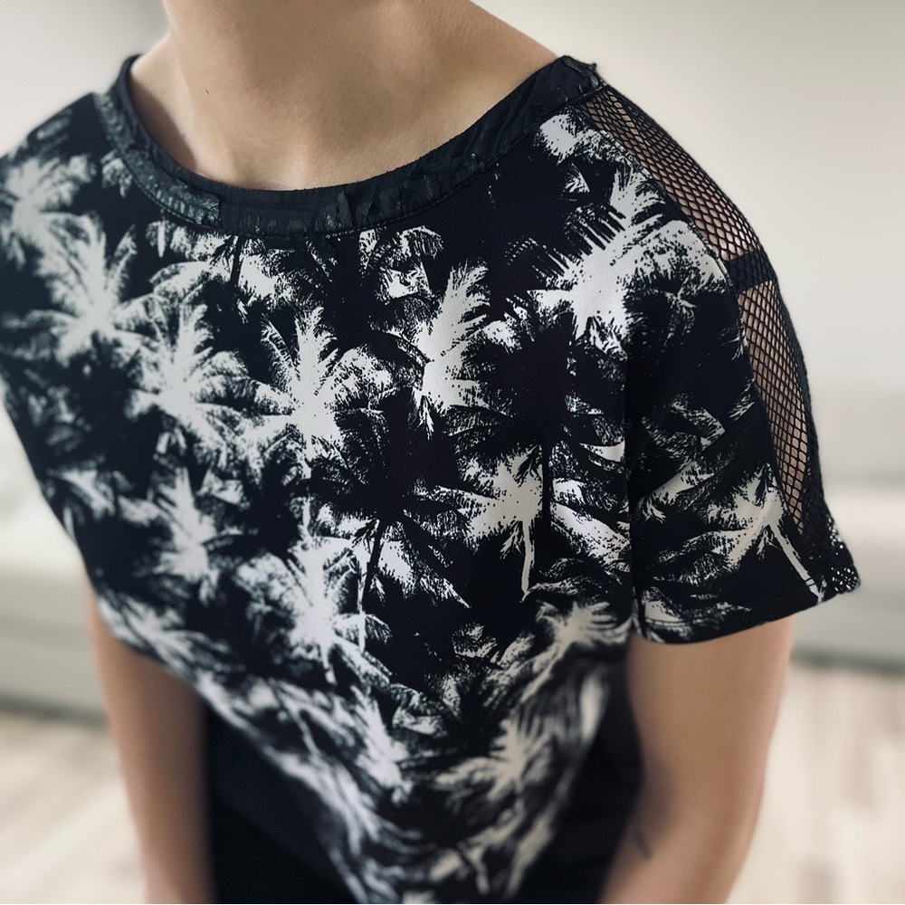 Guess top